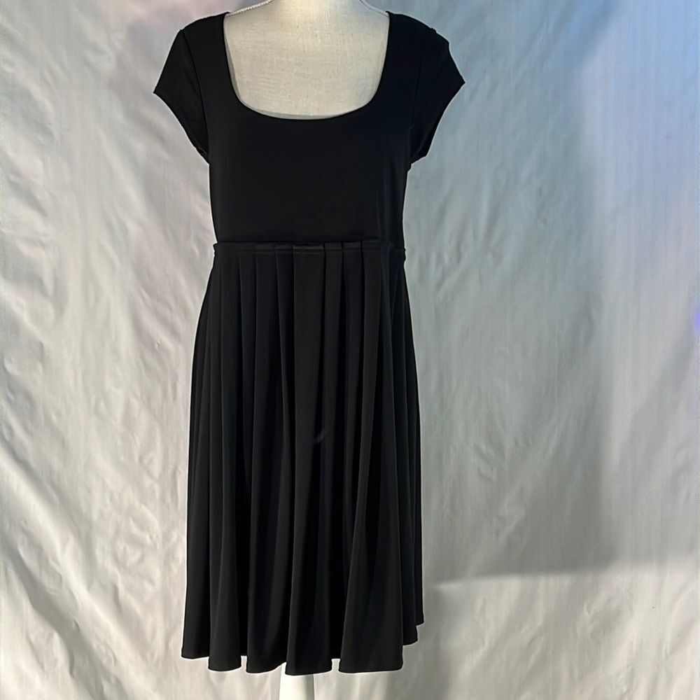 White House Black Market Little Black Jersey Dress Square Neck Cap Sleeves M 👍